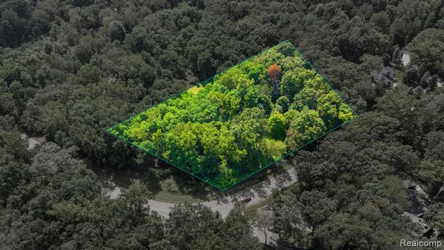 00001 Ledgewood Drive, Fenton, MI 48430