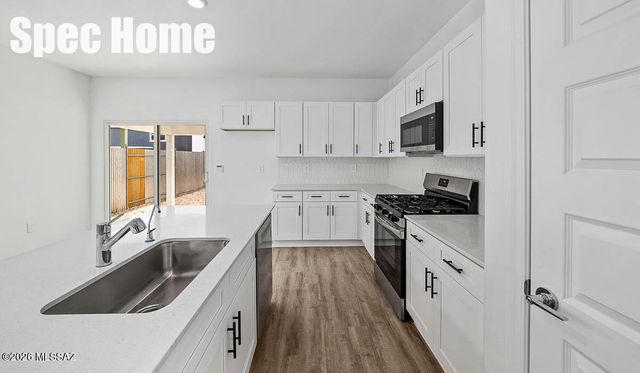 6693 S Barefoot Avenue, Tucson, AZ 85746