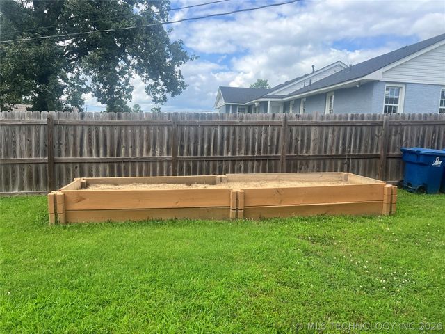 1221 Country Club, Mcalester, OK 74501