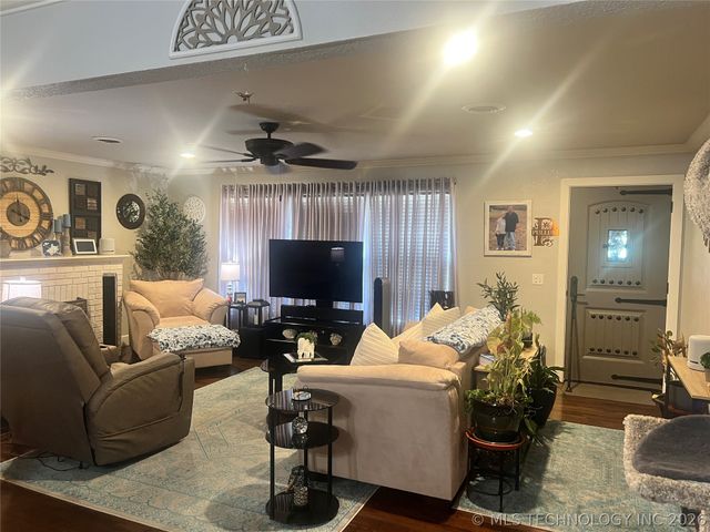 1221 Country Club, Mcalester, OK 74501