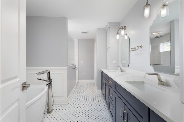 1321 N Webster Street, Naperville, IL 60563