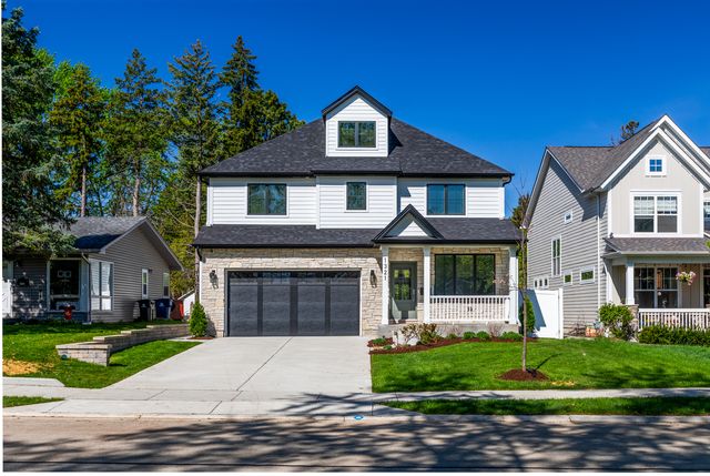 1321 N Webster Street, Naperville, IL 60563