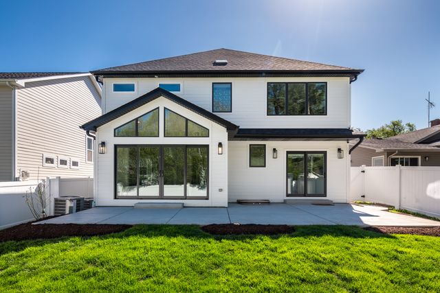 1321 N Webster Street, Naperville, IL 60563