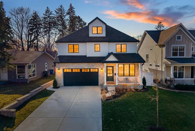 1321 N Webster Street, Naperville, IL 60563