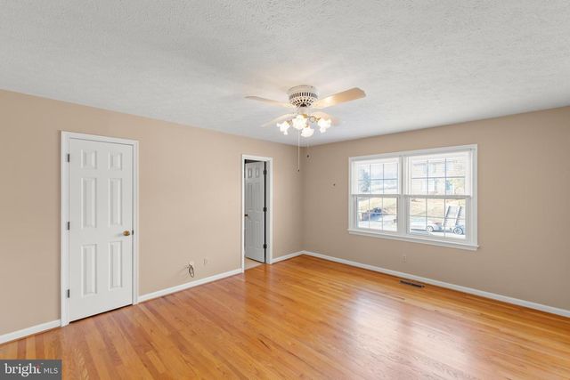 2116 STONELEIGH DR, Winchester, VA 22601