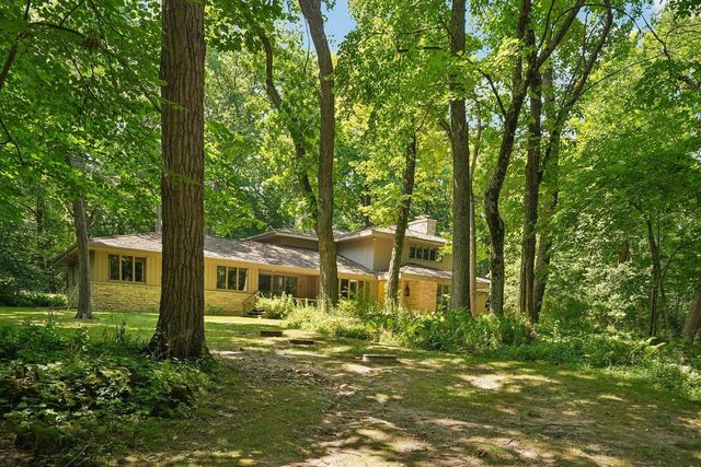 S46W28740 Perren Dale ROAD, Waukesha, WI 53189