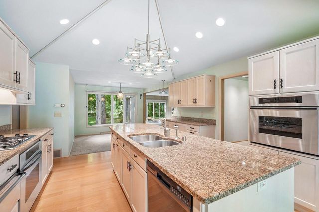 S46W28740 Perren Dale ROAD, Waukesha, WI 53189