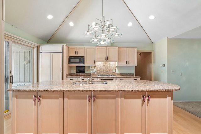 S46W28740 Perren Dale ROAD, Waukesha, WI 53189