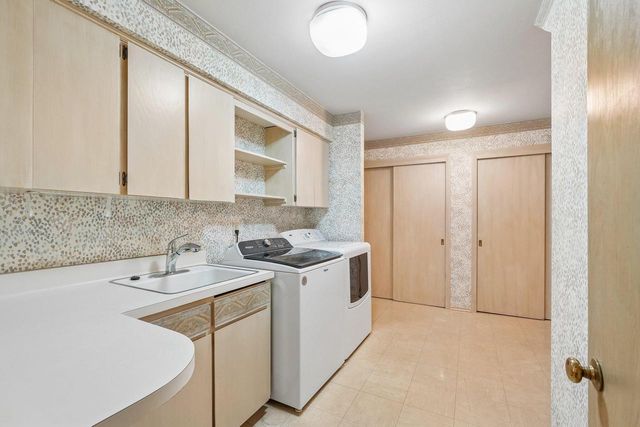 S46W28740 Perren Dale ROAD, Waukesha, WI 53189