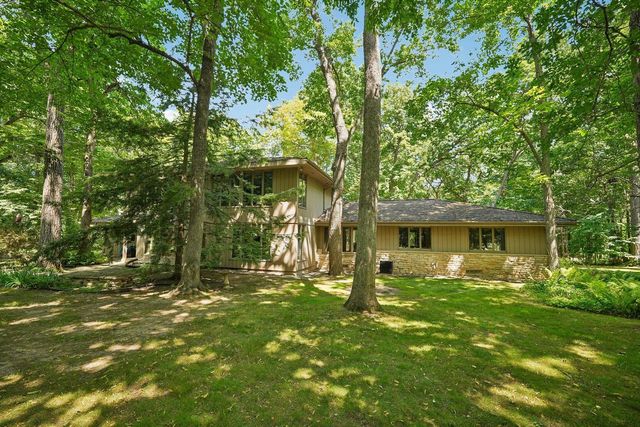 S46W28740 Perren Dale ROAD, Waukesha, WI 53189