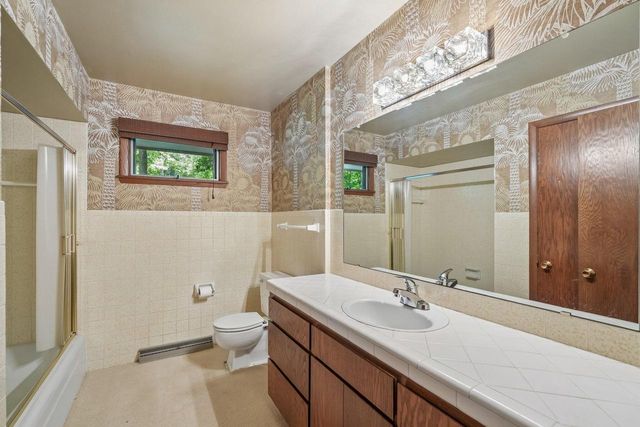 S46W28740 Perren Dale ROAD, Waukesha, WI 53189