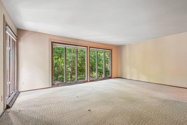 S46W28740 Perren Dale ROAD, Waukesha, WI 53189