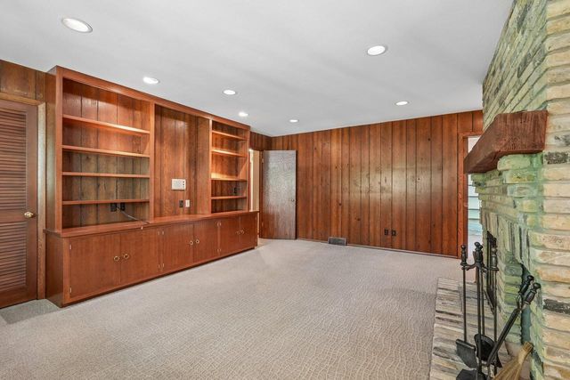 S46W28740 Perren Dale ROAD, Waukesha, WI 53189
