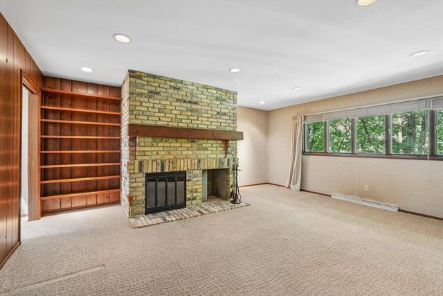 S46W28740 Perren Dale ROAD, Waukesha, WI 53189