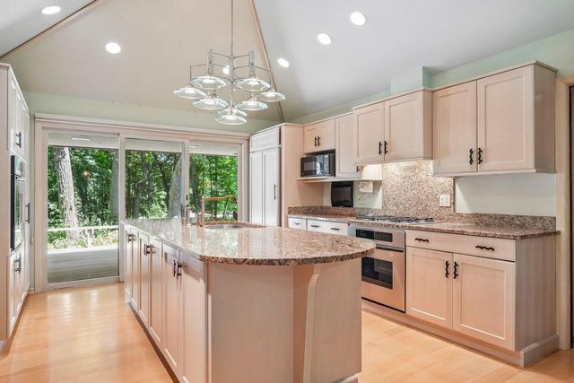 S46W28740 Perren Dale ROAD, Waukesha, WI 53189