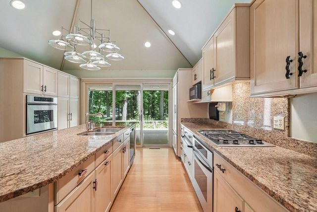 S46W28740 Perren Dale ROAD, Waukesha, WI 53189