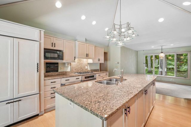 S46W28740 Perren Dale ROAD, Waukesha, WI 53189