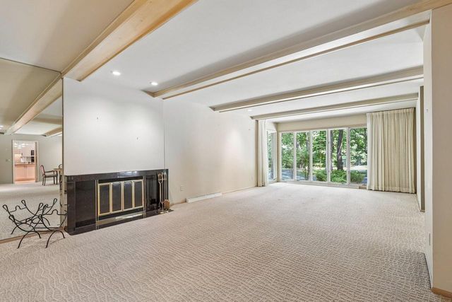 S46W28740 Perren Dale ROAD, Waukesha, WI 53189