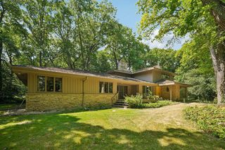 S46W28740 Perren Dale ROAD, Waukesha, WI 53189