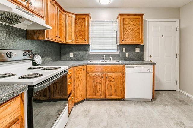 828 Russell Circle, Norman, OK 73071