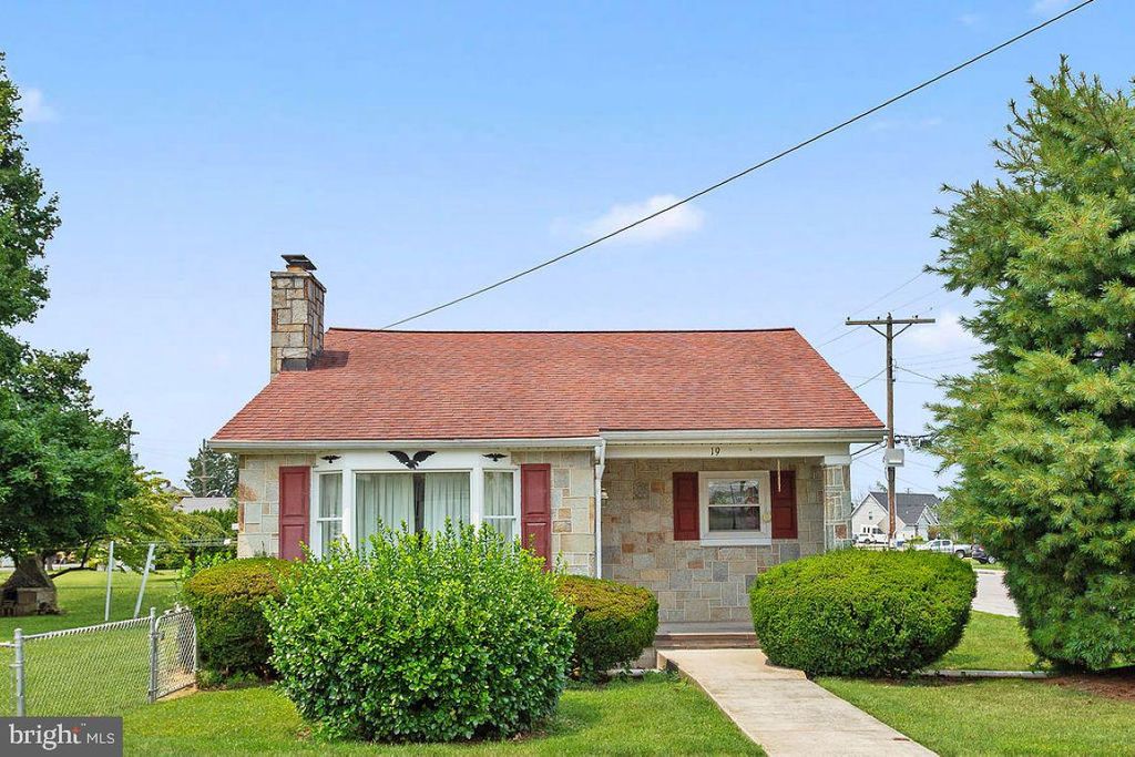19 N JEFFERSON ST, Hanover, PA 17331