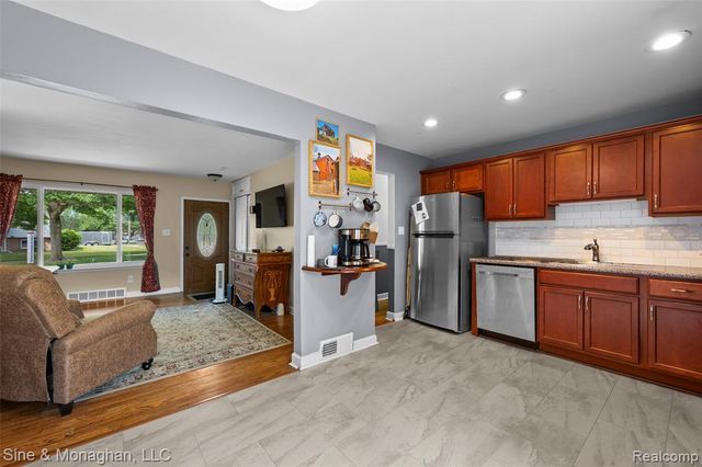 1515 Westchester Street, Westland, MI 48186
