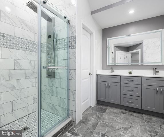 821 MIDDLE RD, Baltimore, MD 21220