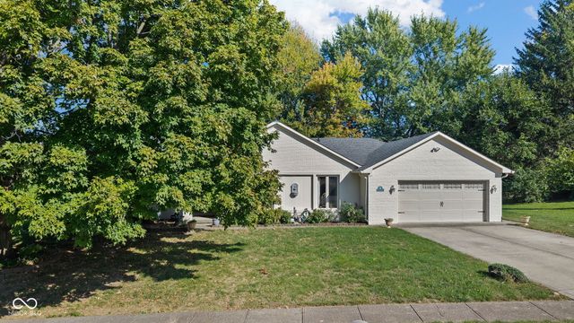 609 La Reforma Drive, Greenwood, IN 46143