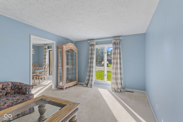 609 La Reforma Drive, Greenwood, IN 46143