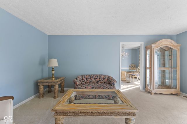 609 La Reforma Drive, Greenwood, IN 46143