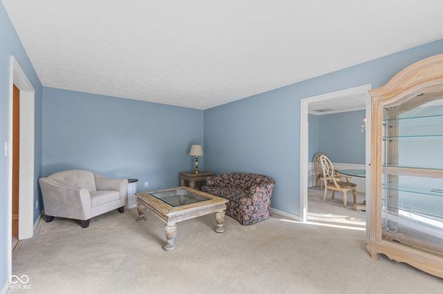 609 La Reforma Drive, Greenwood, IN 46143