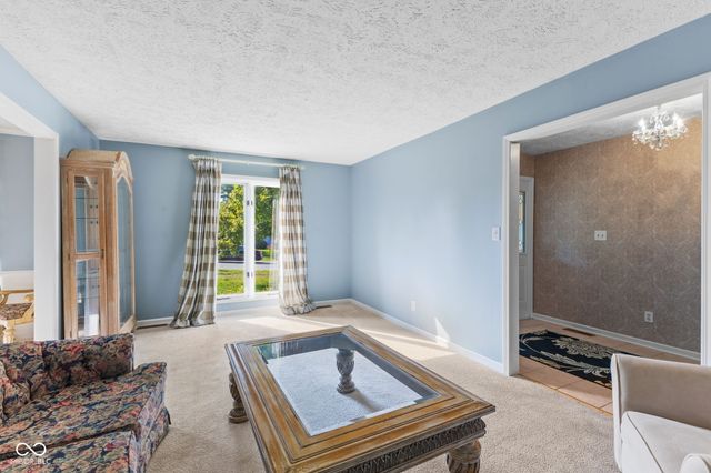609 La Reforma Drive, Greenwood, IN 46143