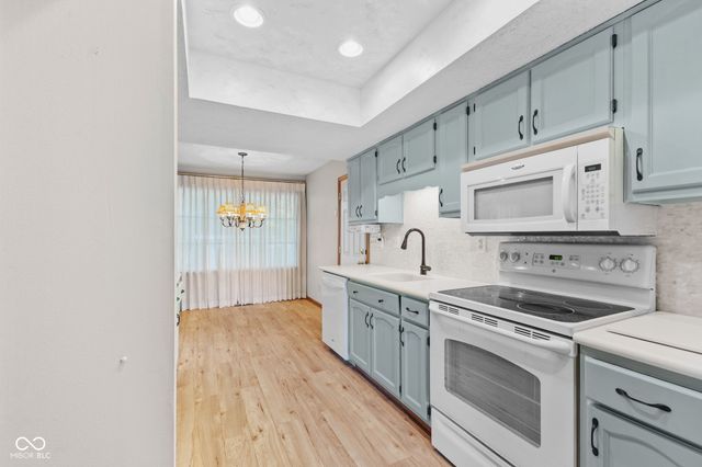 609 La Reforma Drive, Greenwood, IN 46143