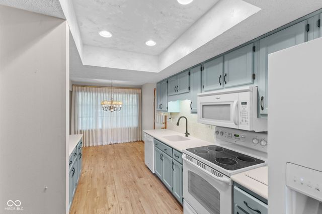 609 La Reforma Drive, Greenwood, IN 46143