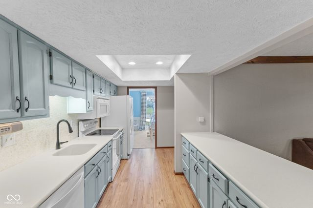 609 La Reforma Drive, Greenwood, IN 46143