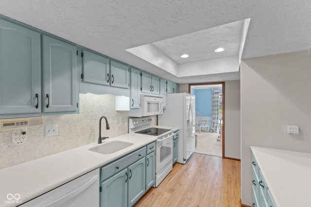 609 La Reforma Drive, Greenwood, IN 46143