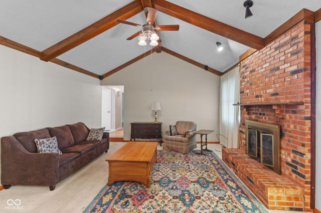 609 La Reforma Drive, Greenwood, IN 46143