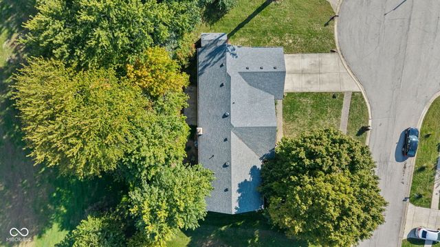 609 La Reforma Drive, Greenwood, IN 46143