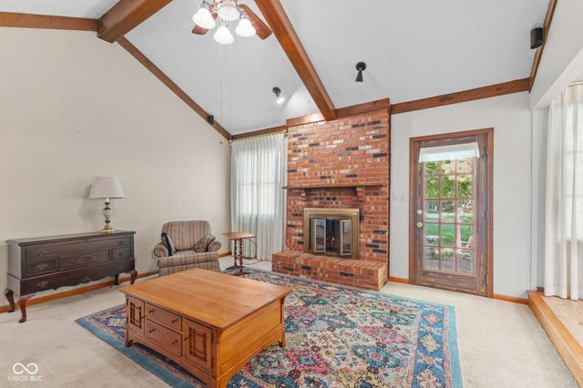 609 La Reforma Drive, Greenwood, IN 46143