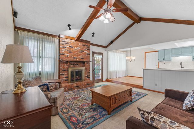 609 La Reforma Drive, Greenwood, IN 46143