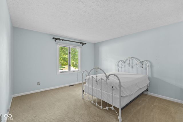 609 La Reforma Drive, Greenwood, IN 46143