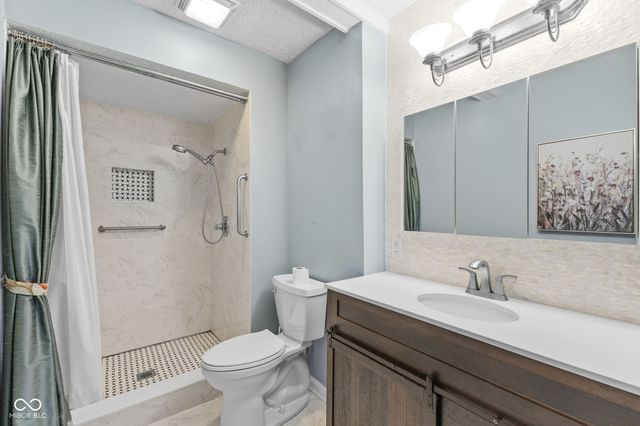 609 La Reforma Drive, Greenwood, IN 46143