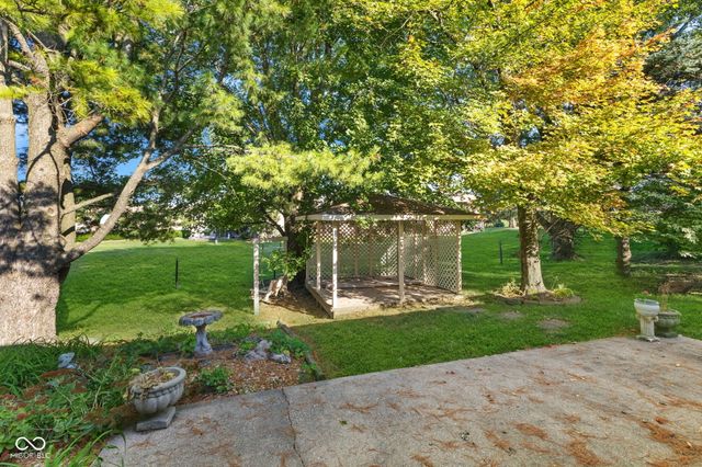 609 La Reforma Drive, Greenwood, IN 46143