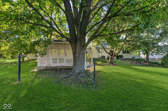 609 La Reforma Drive, Greenwood, IN 46143
