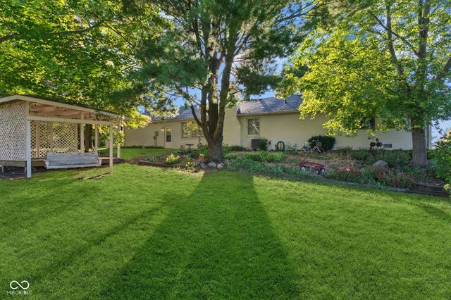 609 La Reforma Drive, Greenwood, IN 46143