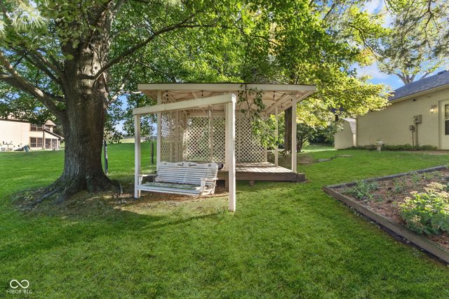 609 La Reforma Drive, Greenwood, IN 46143