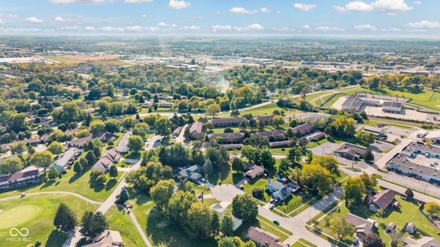 609 La Reforma Drive, Greenwood, IN 46143