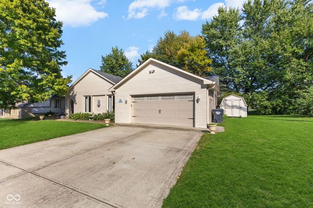 609 La Reforma Drive, Greenwood, IN 46143