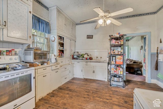 6700 S 1655 E, Cottonwood Heights, UT 84121