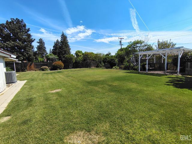 6001 Carter Avenue, Bakersfield, CA 93308